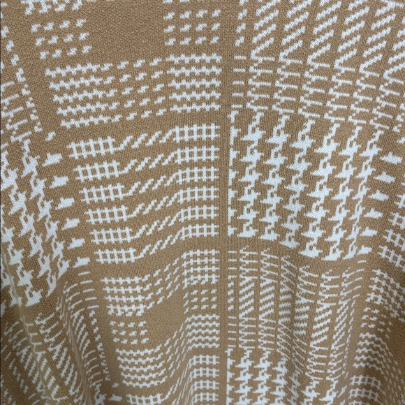 Tan and White Houndstooth Open Cardigan - Picture 5 of 6